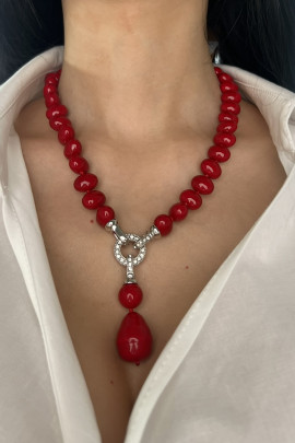 Červený náhrdelník