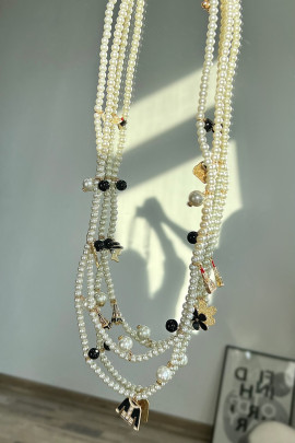 Perlový náhrdelník s príveskami